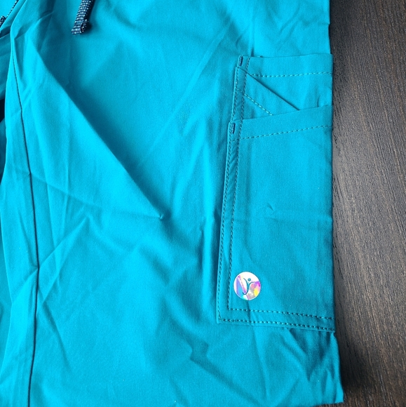 Scrubs - Picture 2 of 6